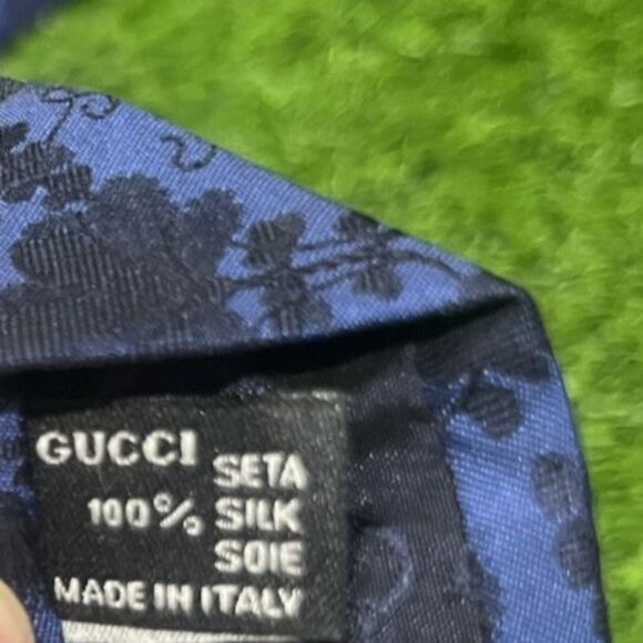 GUCCI Men's 100% Silk Skinny Necktie ITALY  FLORAL Blue EUC Rare 3.75 X 55 - Picture 7 of 14